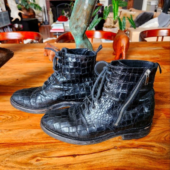 Saint Laurent crocodile embossed combat boots - Picture 2 of 8